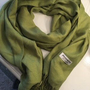 Pashmina scarf in olive